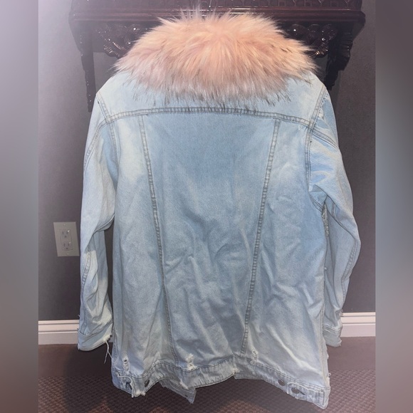 Distressed Denim Jacket w Faux Fur collar - Picture 11 of 16
